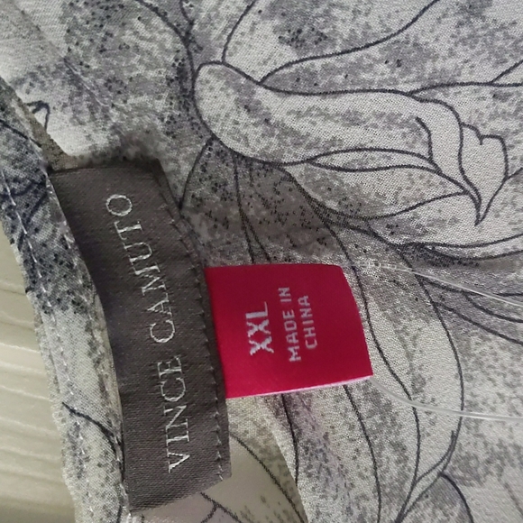 Vince Camuto overlay... - Picture 9 of 10